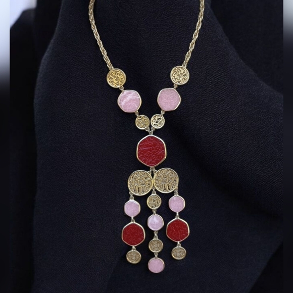 Vintage Pink And Red Molded Plastic Necklace - Picture 3 of 11